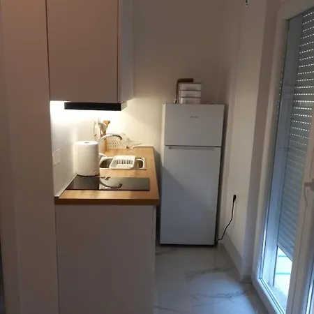 Flora's Golem Apartment *