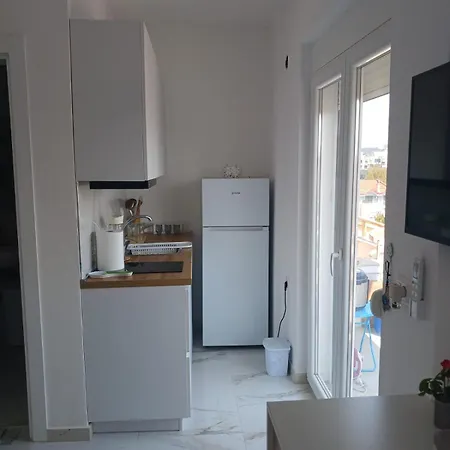 Flora's Golem (Tirana)