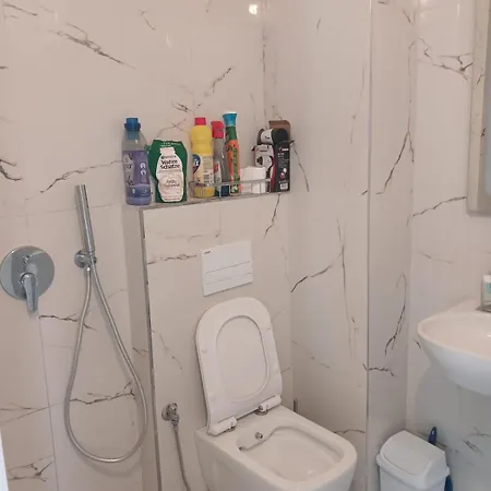 Flora's Apartment Golem (Tirana)