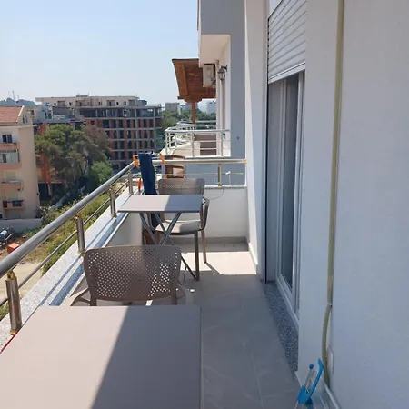 Flora's * Golem (Tirana)