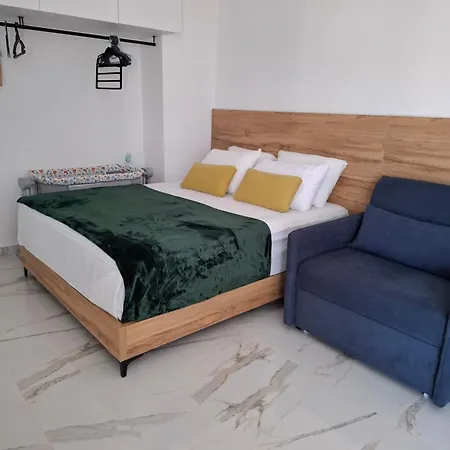 Flora's Apartman *