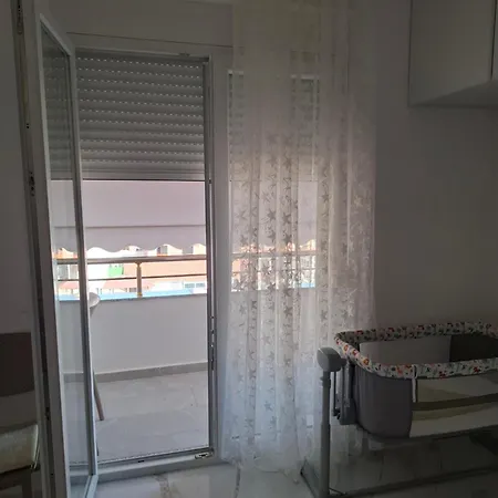 Flora's Daire Golem (Tirana)